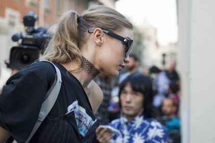Gigi Hadid a seno nudo per Fendi 23