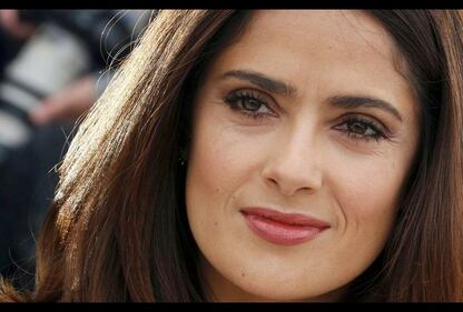 Salma Hayek, il seno esplosivo dell'attrice 9