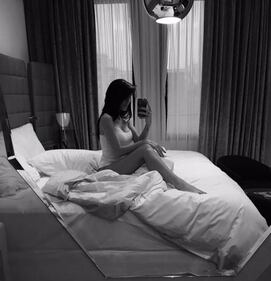 Anna Tatangelo, sexy sui social: foto 1