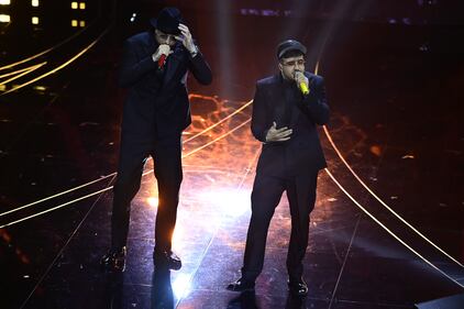 Sanremo 2024: ecco il look della quarta serata del Festival di Geolier 5