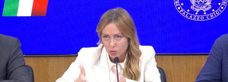Dal Cdm via libera alla legge di bilancio. Il “salvadanaio” per i neonati. Irpef al 33% fino a 55.000 euro. Flat tax sale a 100mila euro. Slitta il decreto bollette. Tutte le novità