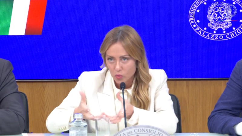 Dal Cdm via libera alla legge di bilancio. Il “salvadanaio” per i neonati. Irpef al 33% fino a 55.000 euro. Flat tax sale a 100mila euro. Slitta il decreto bollette. Tutte le novità