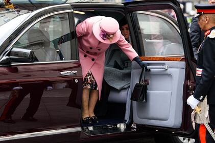 La Regina Elisabetta e Kate Middleton in visita al King's College  9