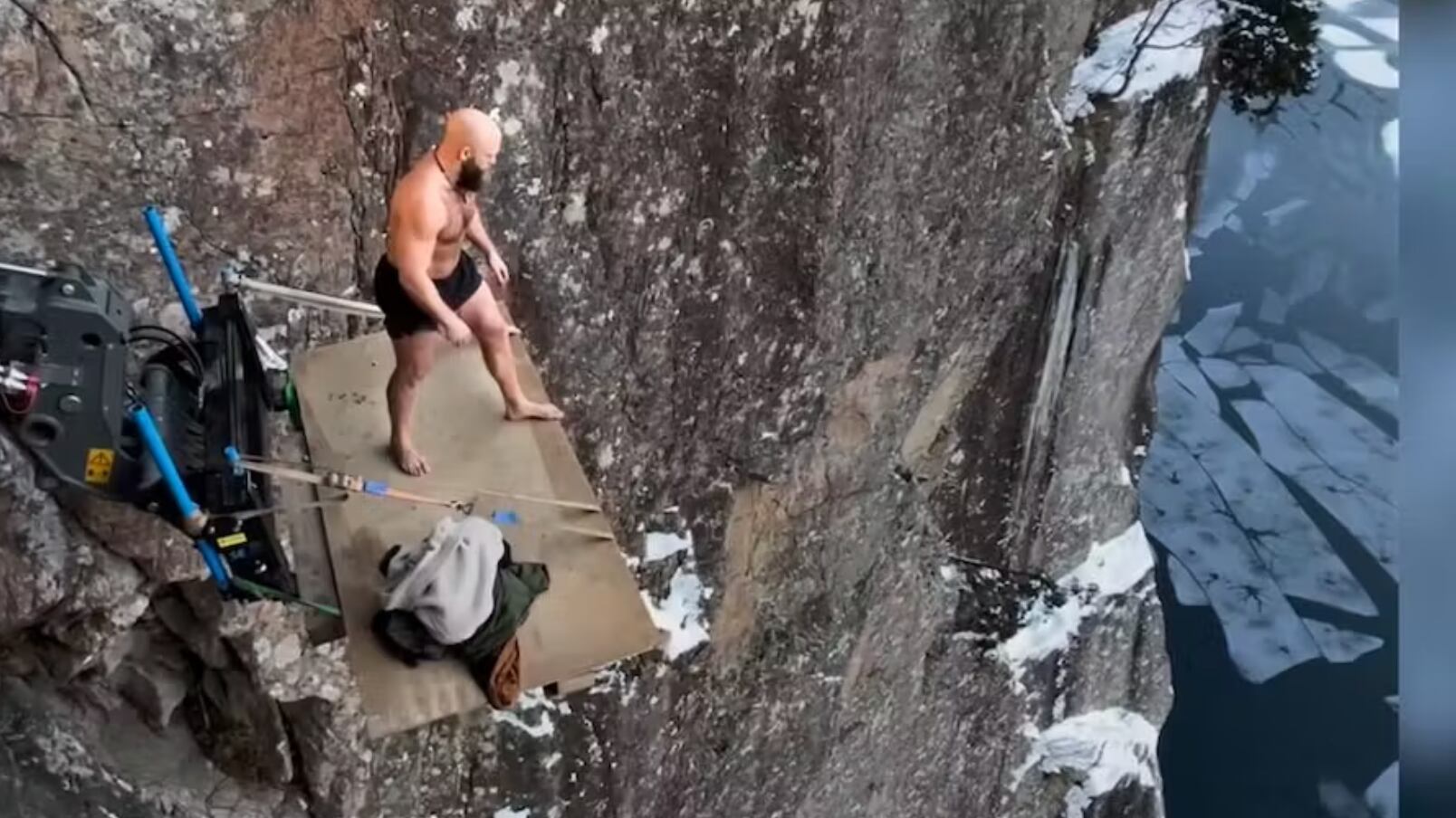 "Death diving", il tuffo mortale che spopola su Tik Tok
