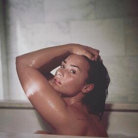 Demi Lovato tutta nuda senza Photoshop 4