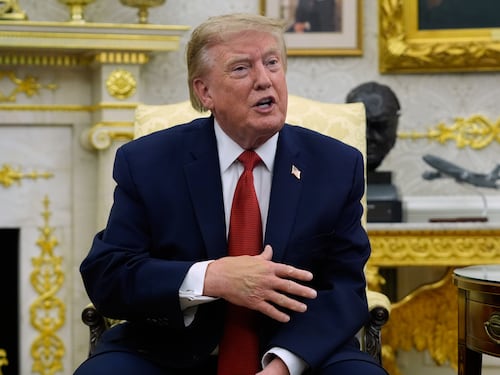 Trump sfida la Corte dell’Aja: sanzioni ai vertici della Cpi, nuovo scontro sulla sovranità Usa