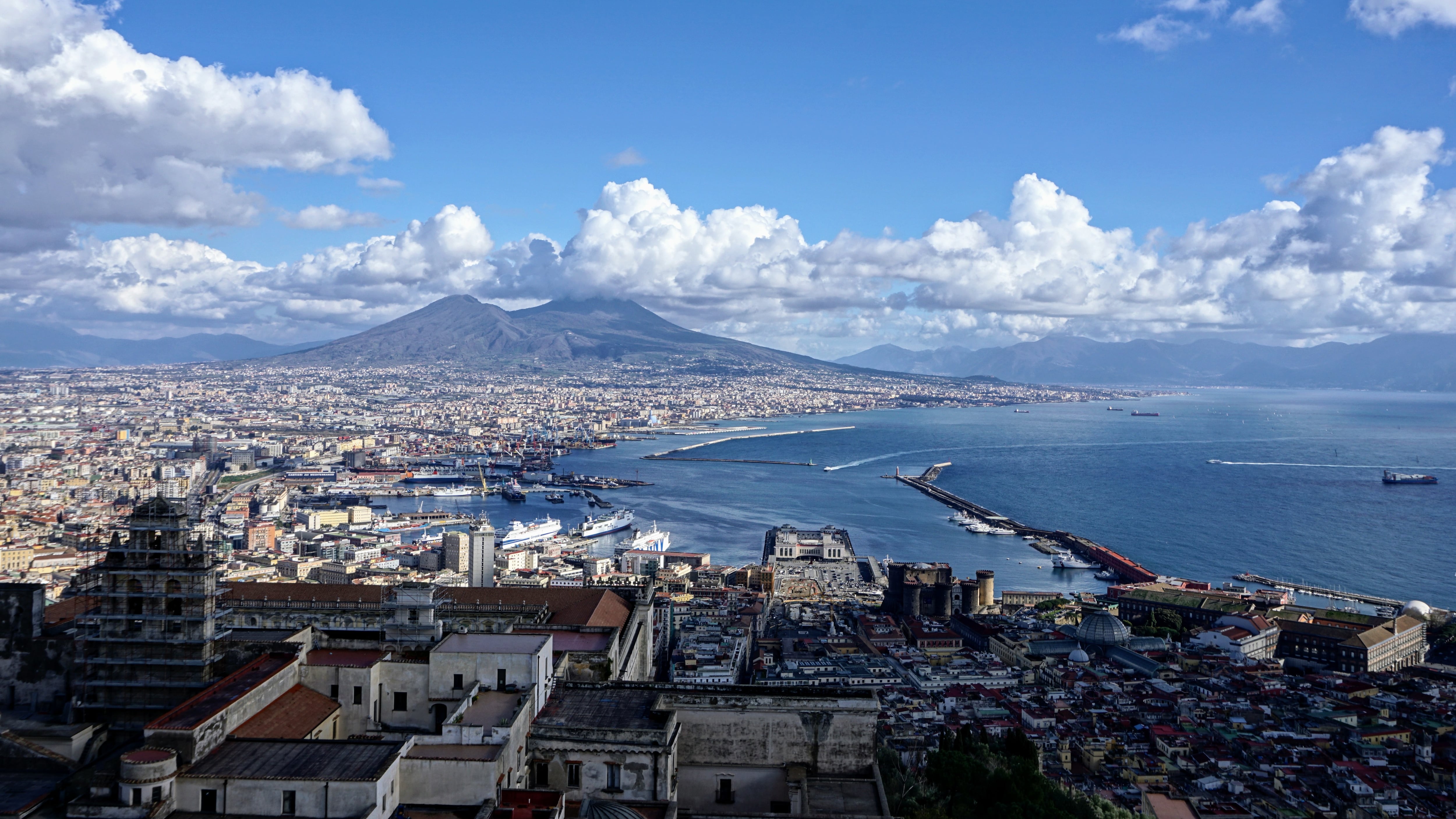 Napoli e le leggende della Bella ‘Mbriana e del Munaciello
