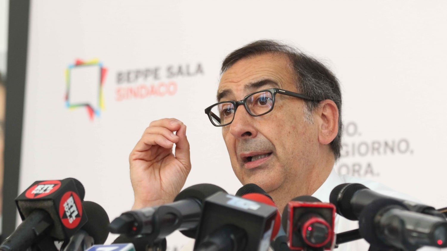 Il Pd "legalitario" non vede tutte le irregolarità di Sala
