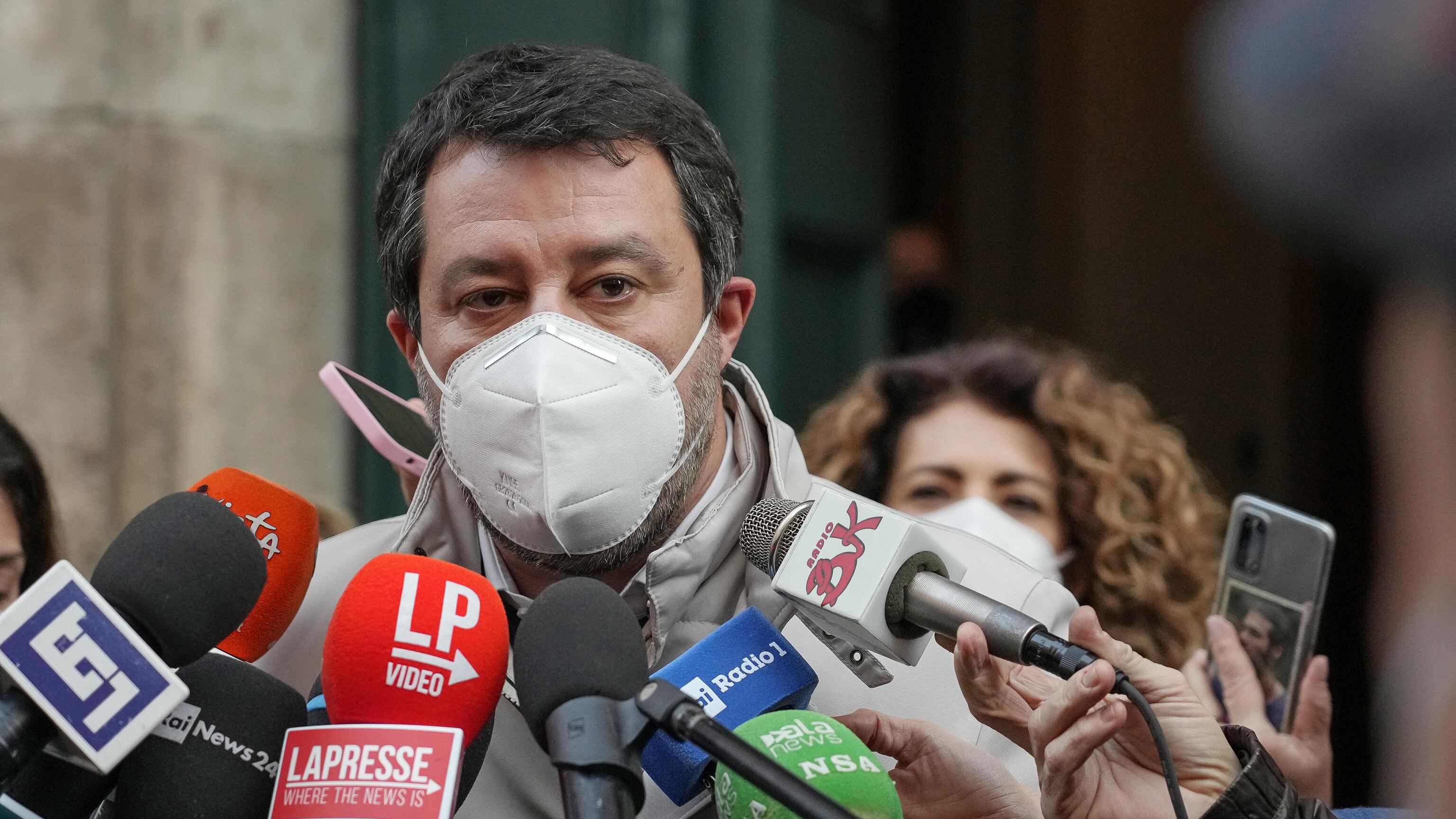 Salvini sveglia il sindaco. E Fi porta al prefetto un "pacchetto sicurezza"