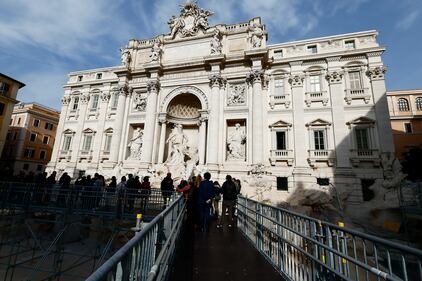 La passerella alla Fontana di Trevi 5