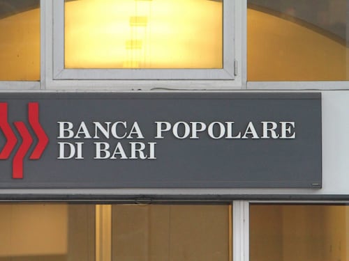 Popolare di Bari, l'ira dei risparmiatori: "Avevo 70mila euro per mia figlia disabile"