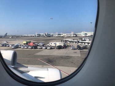 Aereo in quarantena, l'attesa dei passeggeri 3