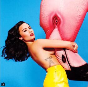 Demi Lovato tutta nuda senza Photoshop 15