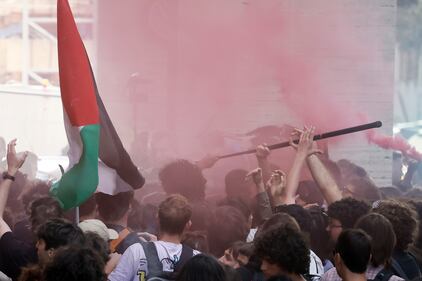 Scontri tra polizia e studenti a Roma. Picchiato un dirigente in commissariato 6