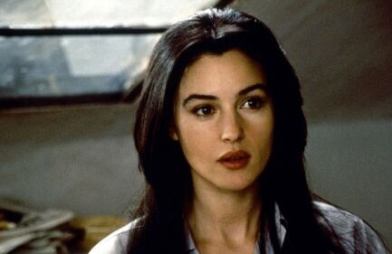 Monica Bellucci diventa la Madonna per beneficenza 16
