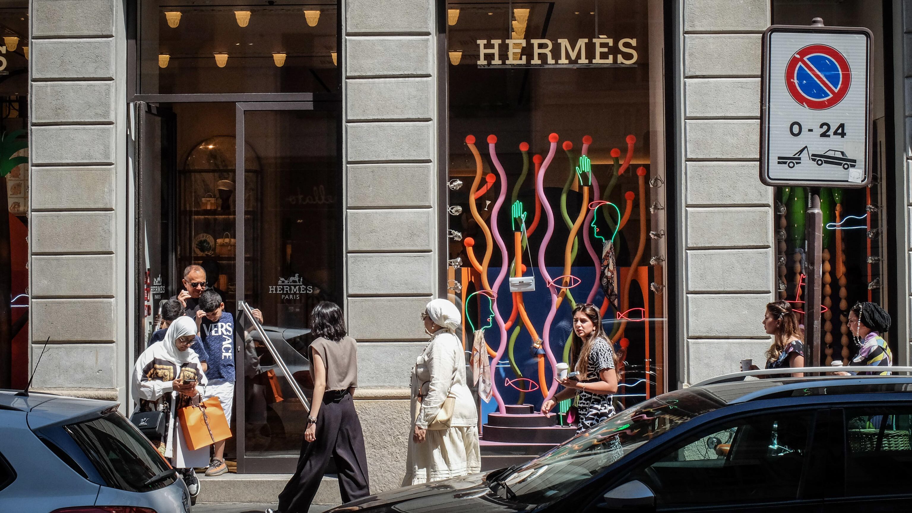 Colpo da "fashionisti" in Montenapoleone: rubate 4 Birkin Hermès
