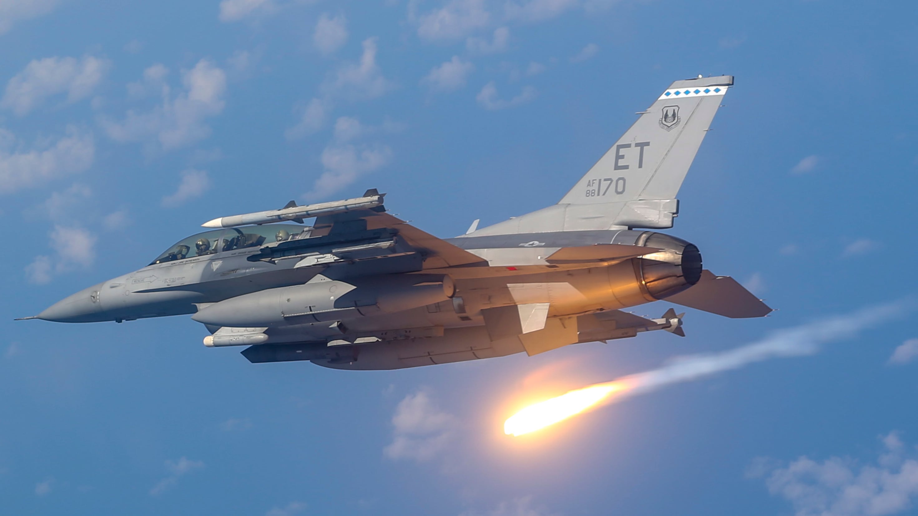 Gli Usa schierano gli F-16 potenziati: così Trump avverte Kim