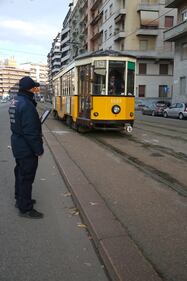 Milano donna investita dal tram 6