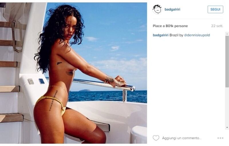 Rihanna, scollatura da copertina su Vogue per Manolo Blahnik: foto 6