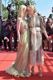 Nicole Kidman ed Elle Fanning sul red carpet di Cannes 2