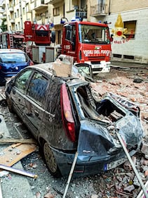 L'esplosione di una mansarda a Torino: cinque feriti  2