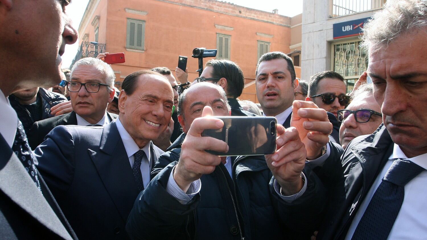 Il monito di Berlusconi: "Impossibile votare quei 5 Stelle incapaci"