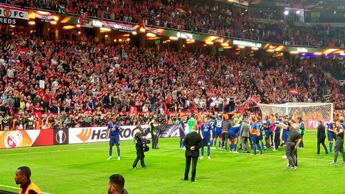 Europa League, i due italiani imbucati alla finale nell'area Vip 17