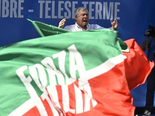 Manifestanti Pro-Pal irrompono alla festa di Forza Italia