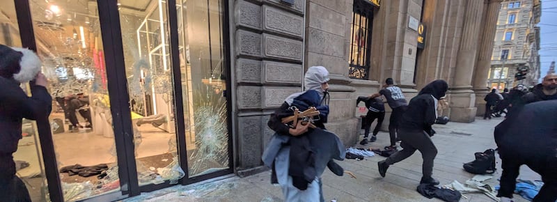 La “banda Bellini” e il nuovo appuntamento in Duomo per le 15. Scatta il nuovo allarme a Milano