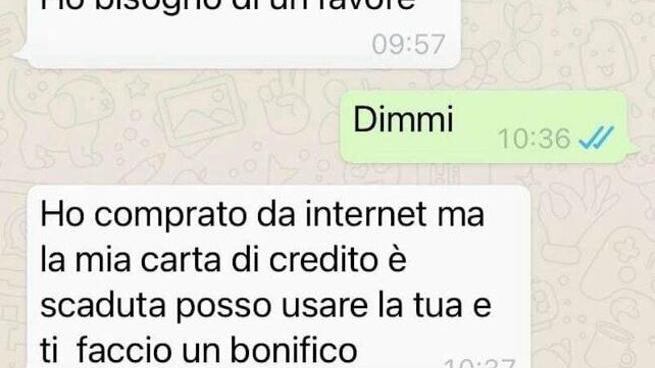 "Mi presti la tua?": il messaggino dell'amico che svuota la carta