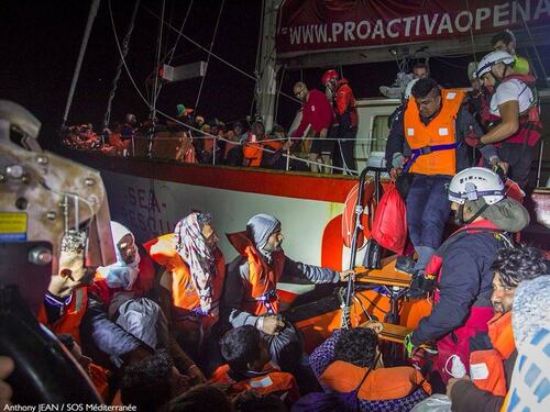 I migranti salvati dall'Ong sbarcheranno in Italia