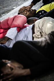 I clandestini accampati alla stazione Tiburtina 16