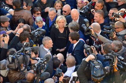 Marine Le Pen acclamata a Beaucaire 2