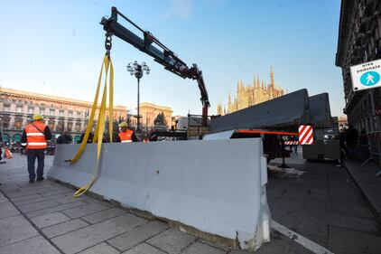 A Milano arrivano le barriere anti-tir 14