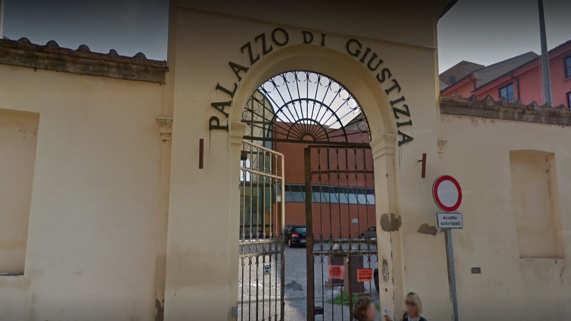 Bottigliate ai carabinieri: la furia di un clandestino che torna subito in libertà