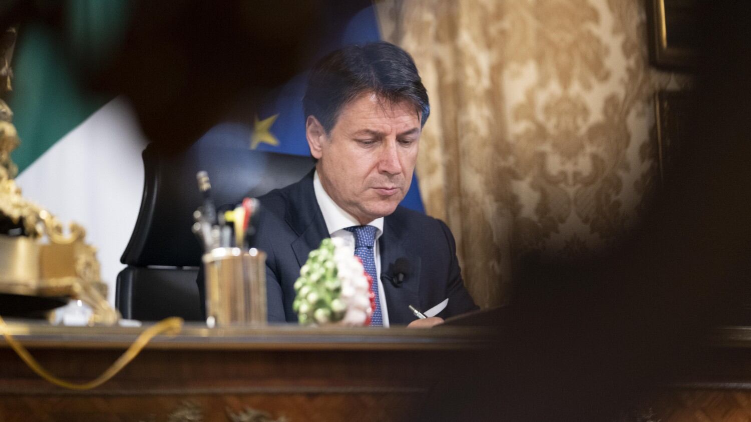 La rissa nel governo degli irresponsabili mette in allarme anche tutta Europa