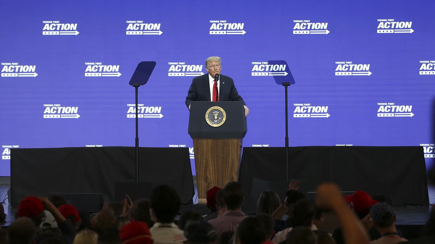 "Con me legge e ordine". Il nuovo slogan di Trump per riconquistare gli Usa