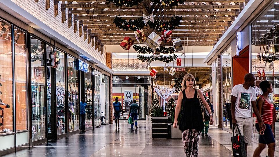 Nonostante le tasse e la sfiducia regge la spesa per i regali di Natale