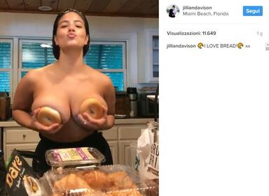 Ashley Graham nuda: mostra le sue ciambelle 3