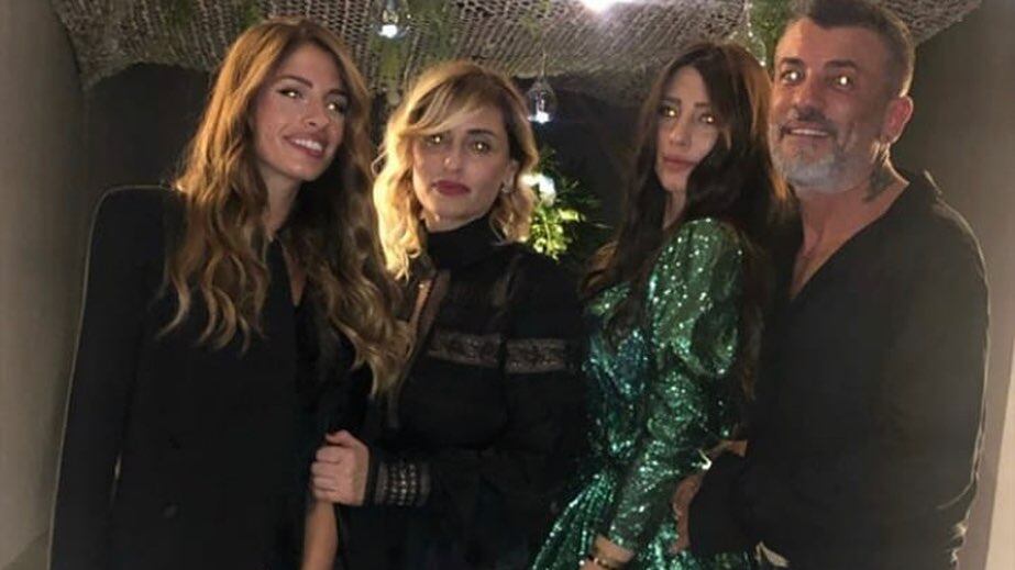Chiara Nasti e il bacio sulla bocca con il papà che fa indignare il web