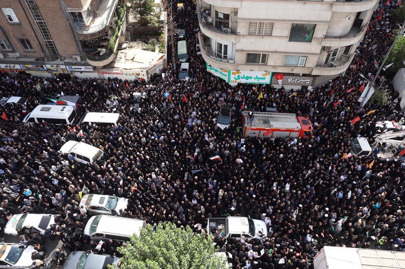 Teheran scende in piazza per i funerali dei "martiri" della guerra dei 12 giorni 8
