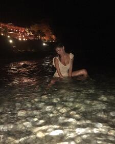 Belen Rodriguez, una vita social: le foto sexy 6
