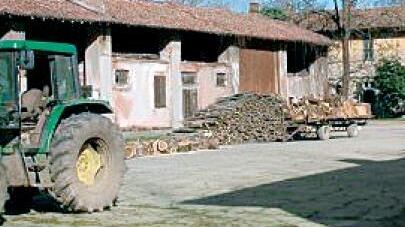 Si fanno belli con le cascine Anche quelle «okkupate»