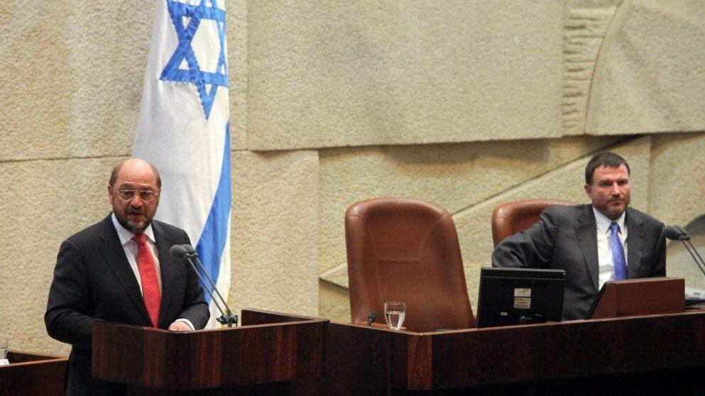 Schulz mente alla Knesset. Che eurogaffe