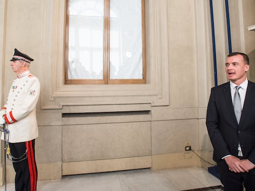 "Si scordi lo stipendio di Palazzo Chigi": sui 5S la "bomba" Casalino