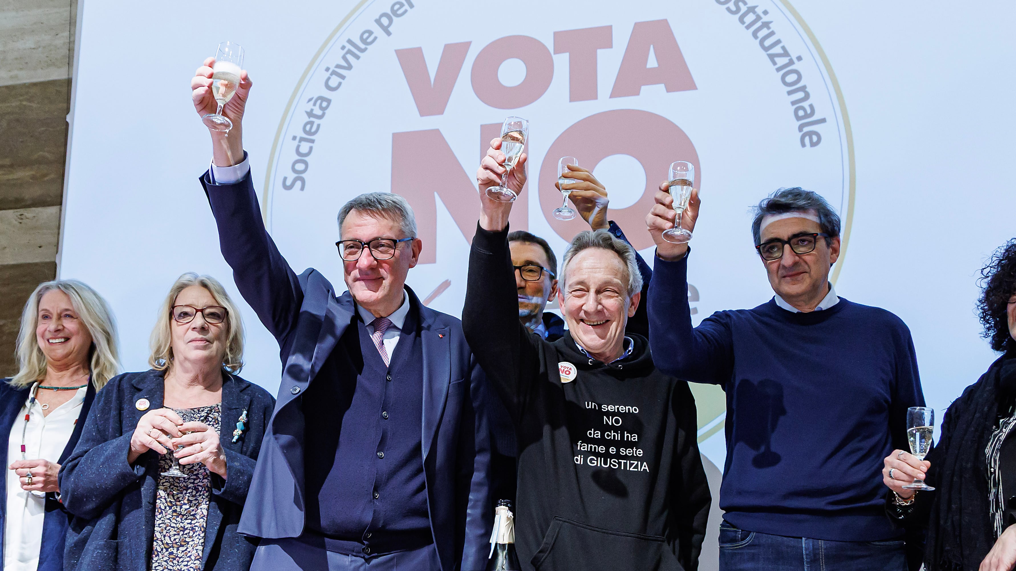 Cgil, anarchici, pro Pal e islamici: la santa alleanza del No