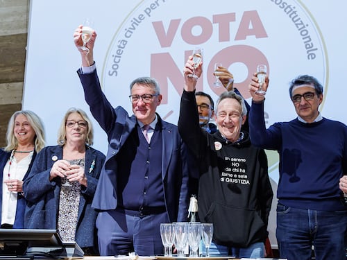 Cgil, anarchici, pro Pal e islamici: la santa alleanza del No