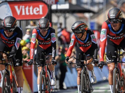 Tour de France, cronosquadre alla Bmc. Van Avermaet maglia gialla