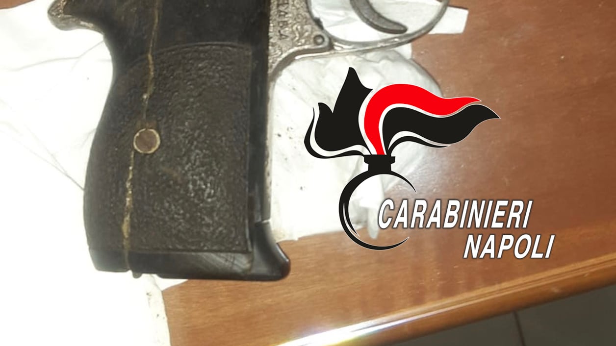 Nasconde una pistola nella fioriera, scoperto e arrestato
