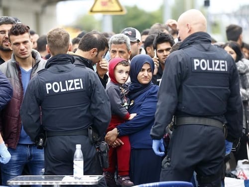 Migranti, la Germania attacca ancora l’Italia: “Fa saltare il Patto”. Ma Roma chiede la compensazione con le Ong